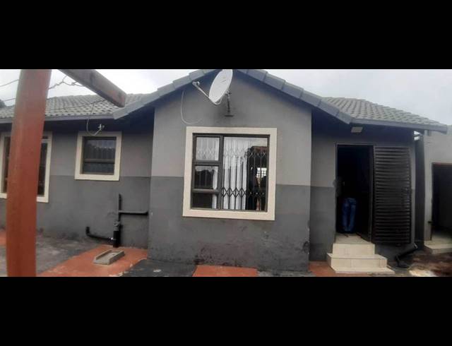 3 BEDROOM HOUSE FOR SALE IN MEREDALE